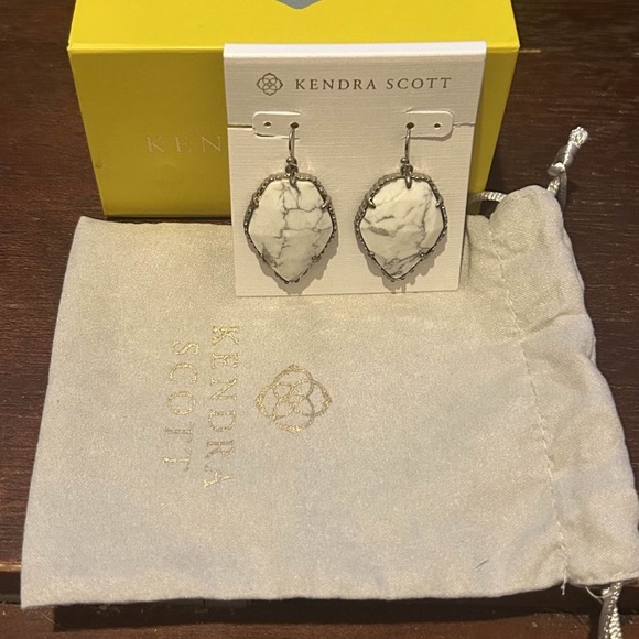 Kendra Scott • Corley Earrings • Silver Tone White Howlite • With Bag & Box - Picture 4 of 4